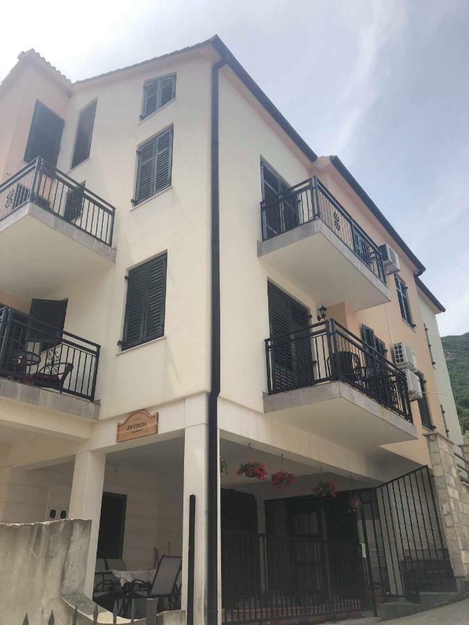 Apartmani Petrija Prčanj Exterior foto